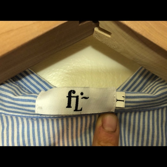 Cropped button-up embroidered blouse - Picture 3 of 3